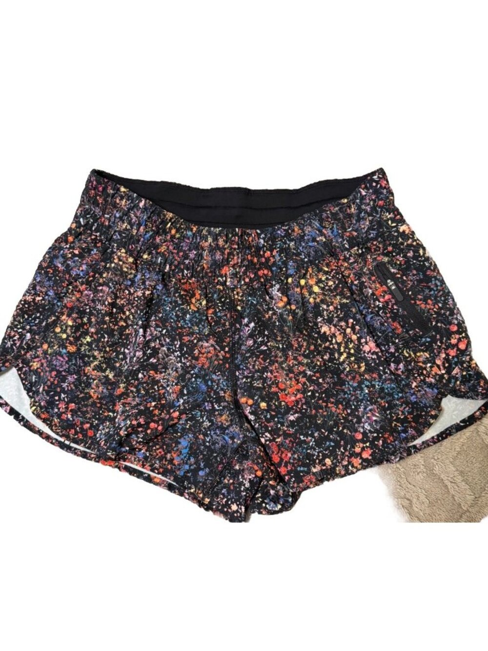 Lululemon Hotty Hot Short II *Long 4" Flowerescent Multi /Black | SIZE 12 NEW!